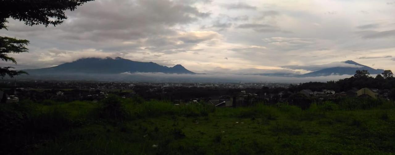 Villa Malang Puncak Buring Εξωτερικό φωτογραφία